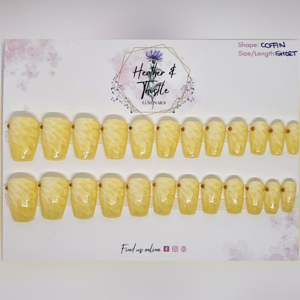 Heather & Thistle Luxe Press-On Nails - Yellow Daisies - Coffin Short